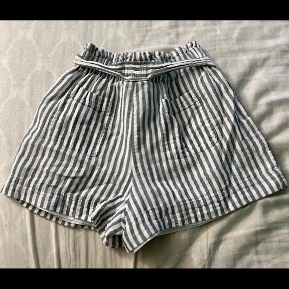 HIGH WAISTED SHORTS - Picture 2 of 2